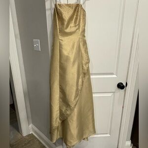 David’s Bridal gold strapless long formal dress juniors 9/10 adjustable tie back
